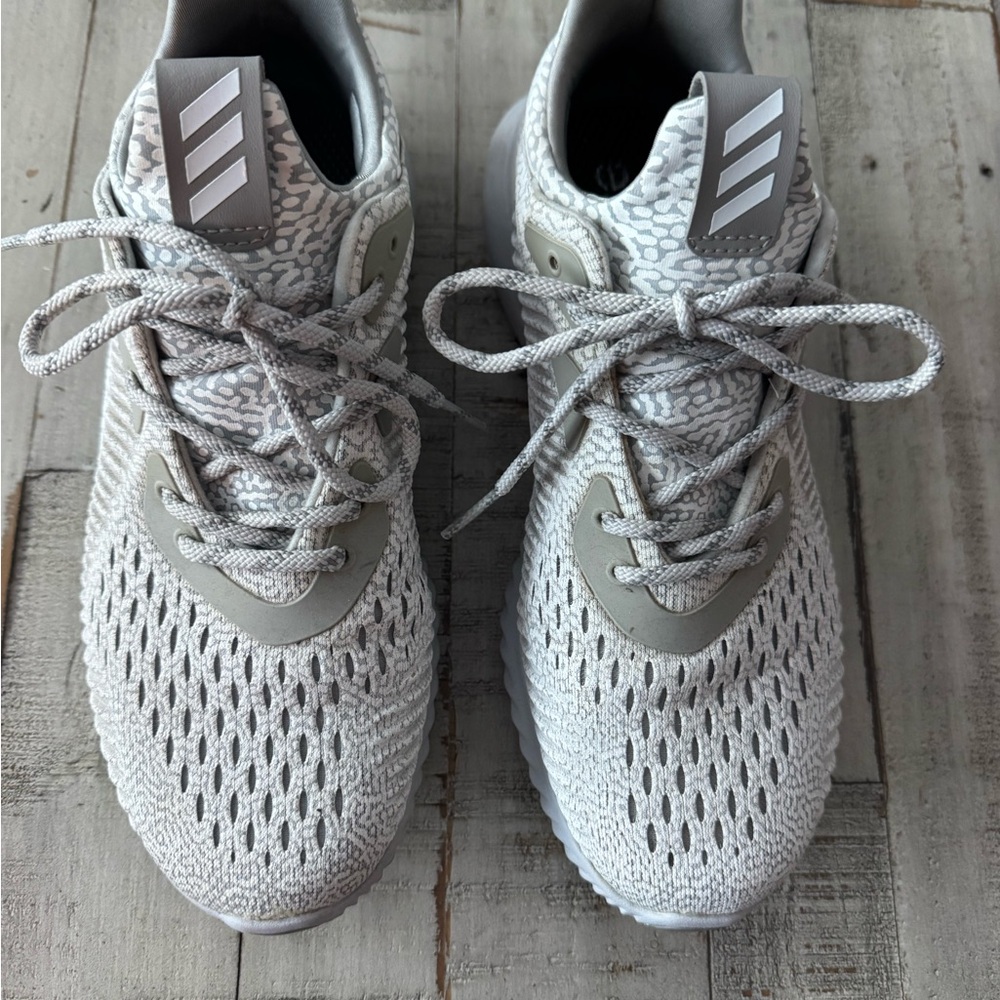 Good as NEW Adidas Gray & White Patterned Sneakers